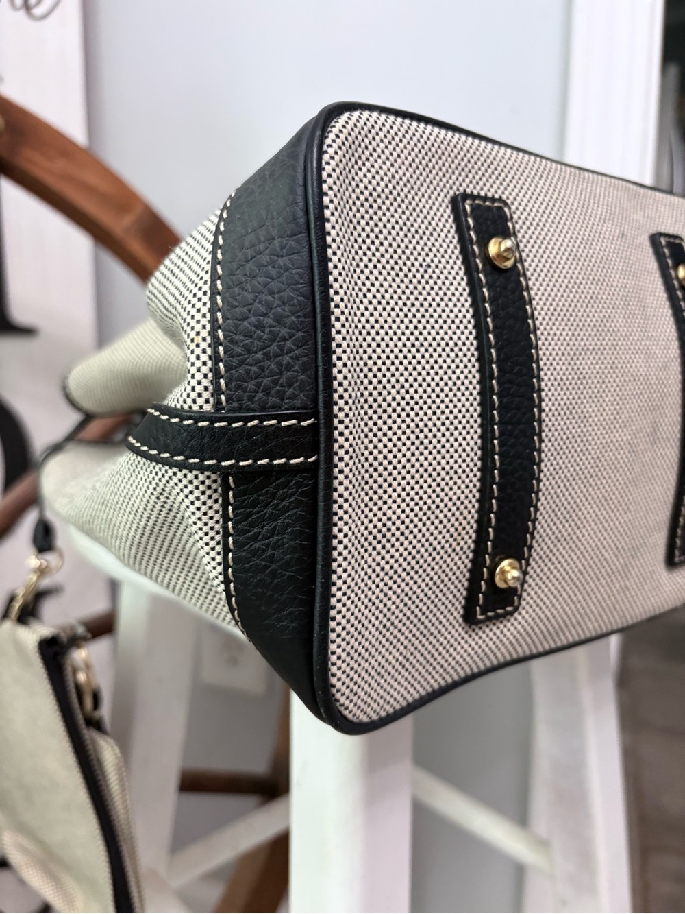 🖤 Dooney & Bourke Black and Cream Tan colored tote with coin bag & keyring 🖤 - Picture 6 of 11